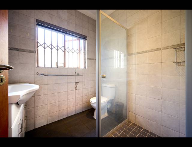 5 BEDROOM CLUSTER FOR SALE IN BARBEQUE DOWNS
